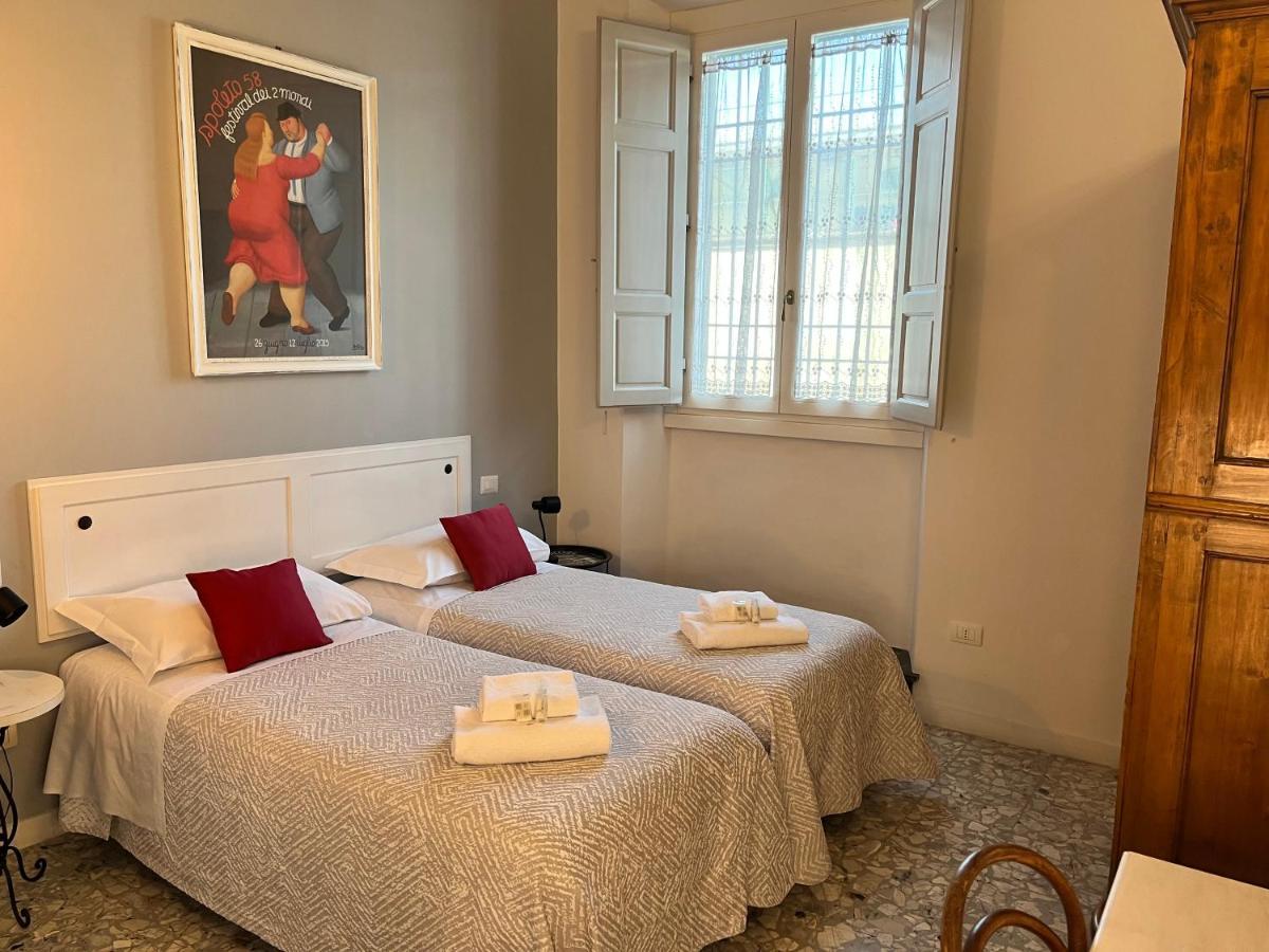 In The Center Of Florence Hotel ภายนอก รูปภาพ