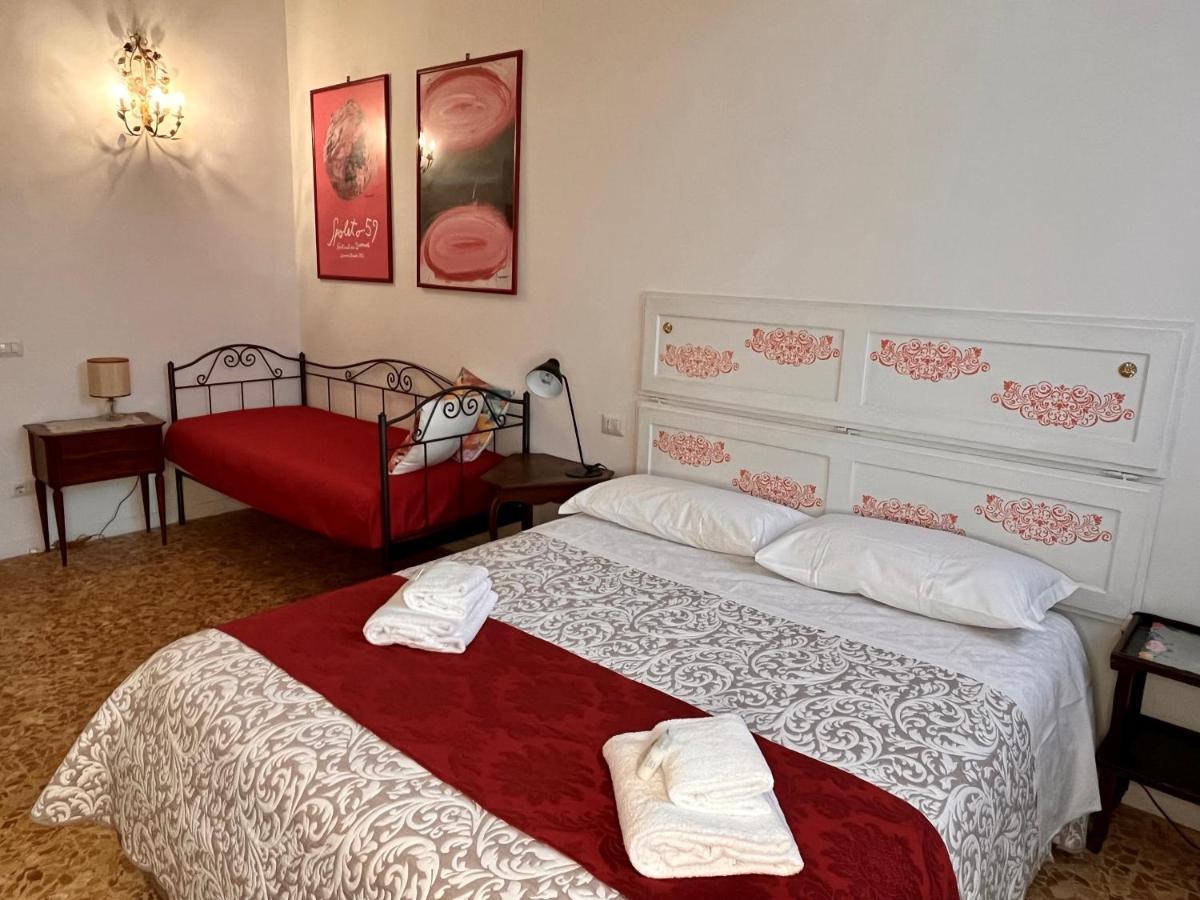 In The Center Of Florence Hotel ภายนอก รูปภาพ