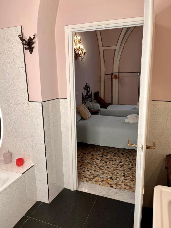 In The Center Of Florence Hotel ภายนอก รูปภาพ