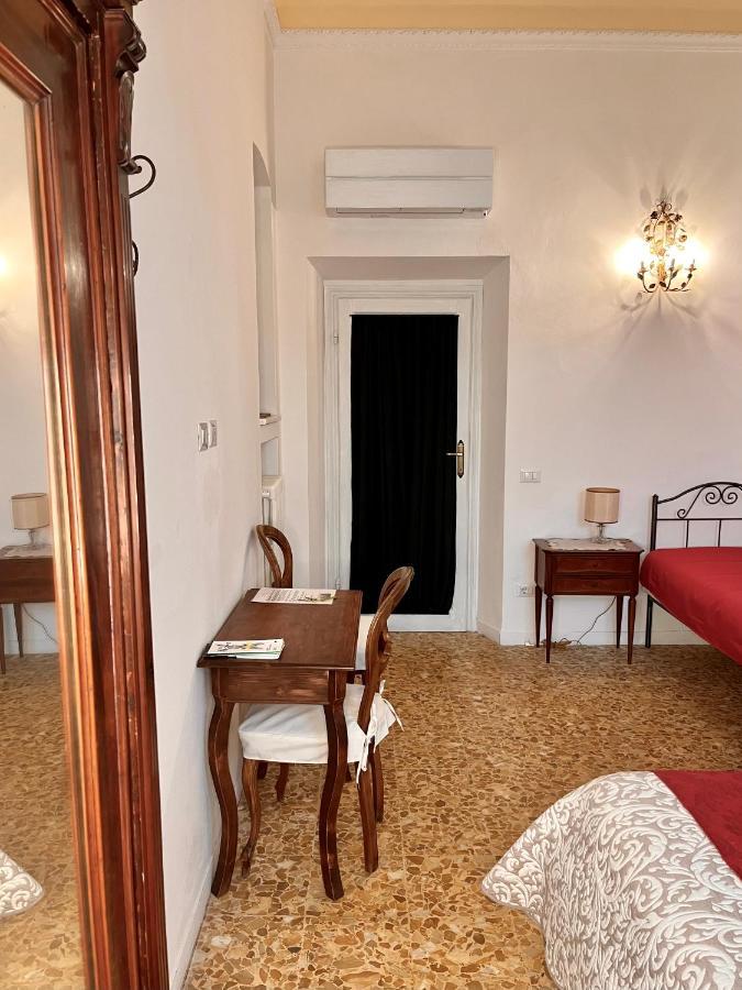 In The Center Of Florence Hotel ภายนอก รูปภาพ