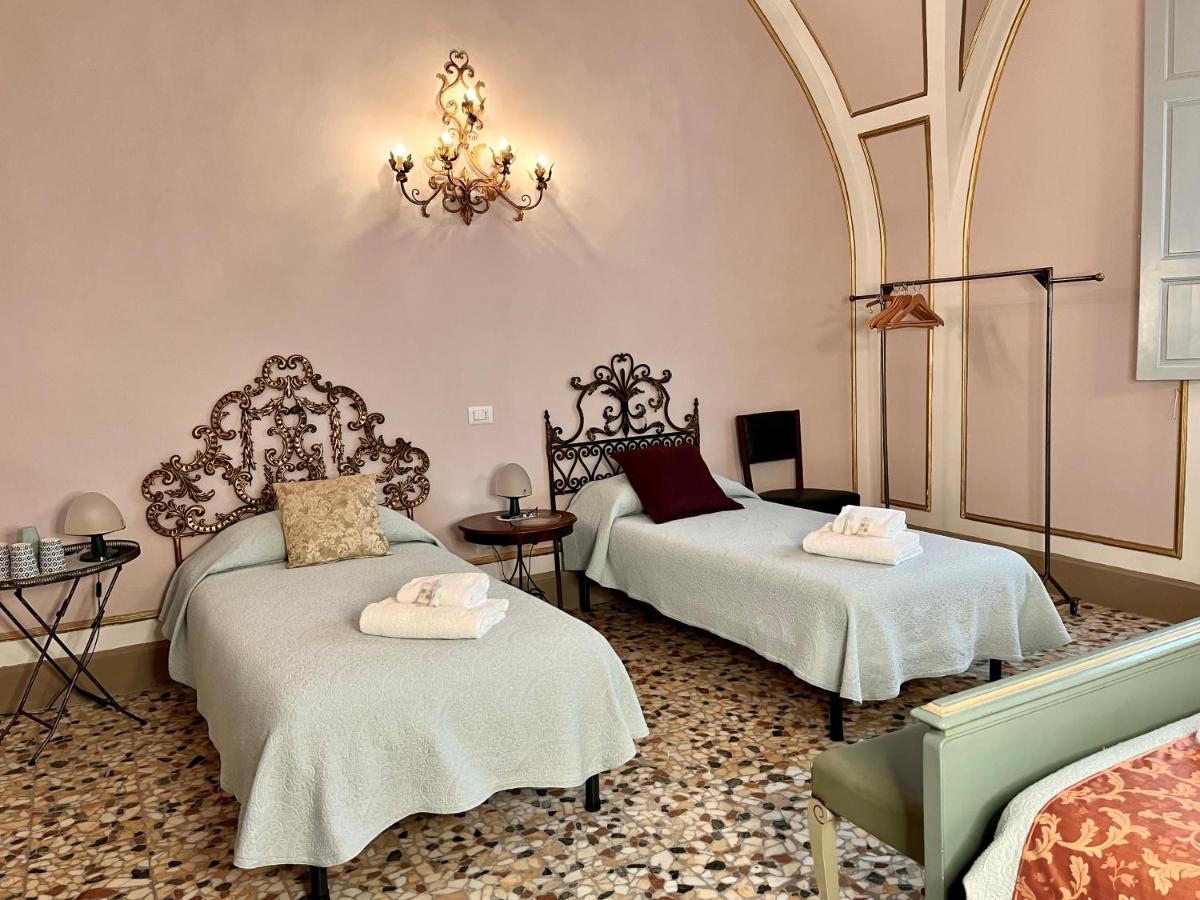 In The Center Of Florence Hotel ภายนอก รูปภาพ